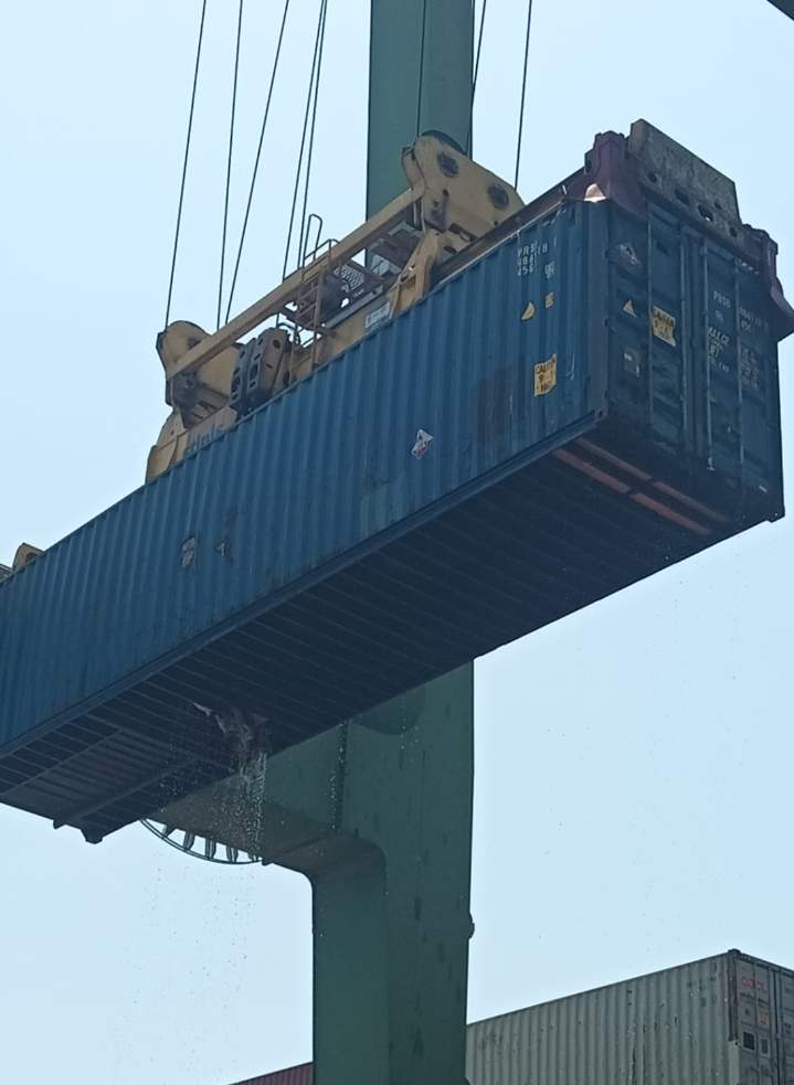 Kontainer Arang Batok Berasap Di Perairan Hongkong, Mv As Carolina Putar Balik Ke Teluk Lamong
