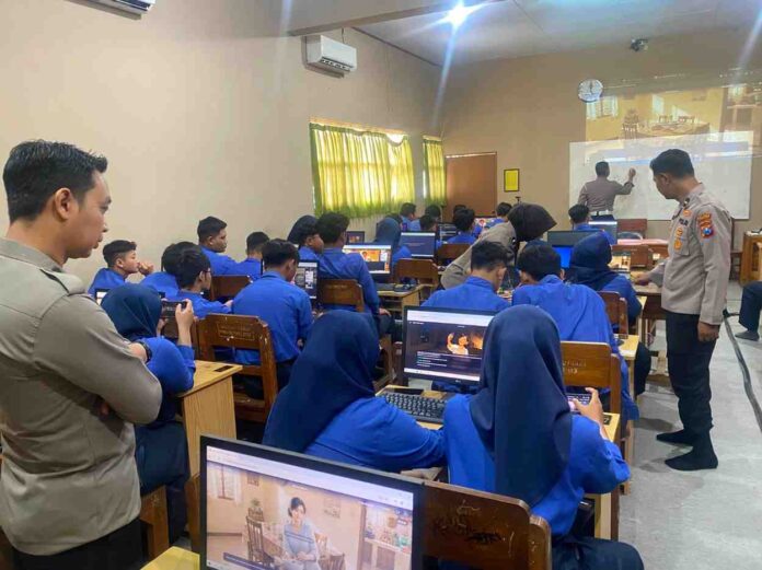 polres-jombang-edukasi-pelajar-ai-cegah-hoaks