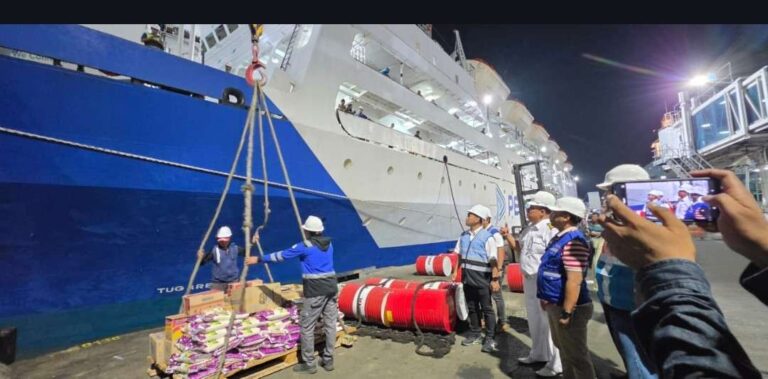 Ksop Tanjung Perak Dan Pelindo Kirim Bantuan Gempa Ntt Via Mv Tidar