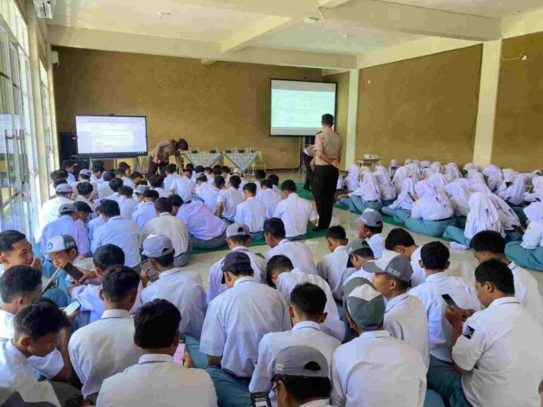 130 Pelajar Smkn Gudo Jombang Dibekali Literasi Ai, Polres Tekankan Etika Dan Risiko Teknologi