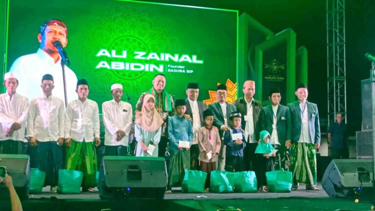 Maulid Nabi Di Palengaan Pamekasan, Bashra Bip Santuni Ratusan Anak Yatim Dan Guru Ngaji