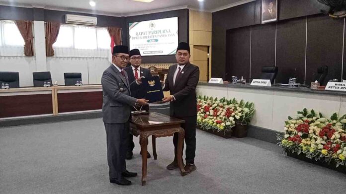 apbd-2025-pamekasan-disahkan-pendapatan-96-83-persen Rapat paripurna DPRD Pamekasan penetapan pertanggungjawaban APBD 2025