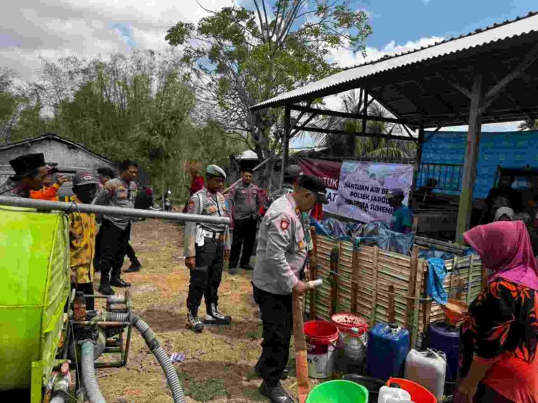 Kekeringan Melanda Sapudi, 440 Kk Di Dusun Bakoan Terima 3.600 Liter Air Bersih