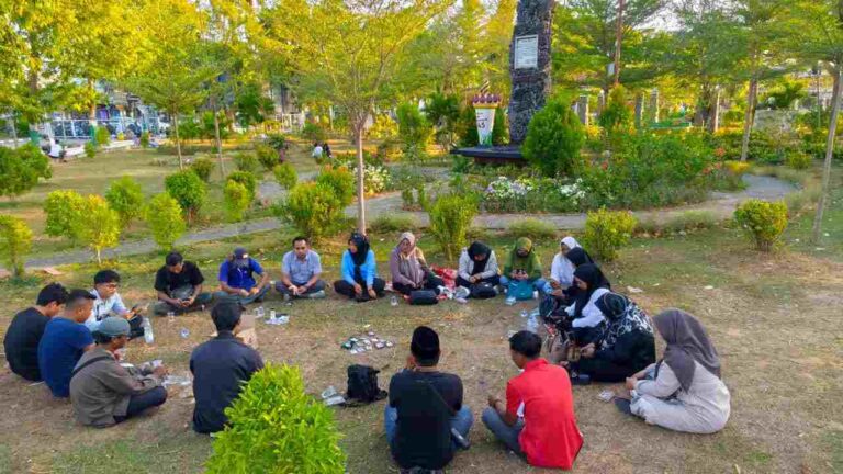 Lima Jurnalis Hilang Saat Bertugas, Puluhan Wartawan Pamekasan Gelar Doa Bersama