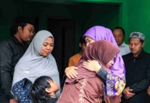Keluarga Korban KM Virgo Transport 8 di Surabaya Dapat Pendampingan, Pendidikan Anak Jadi Perhatian Khofifah Khofifah takziah ke keluarga korban KM Virgo Imam Soeparno di Surabaya