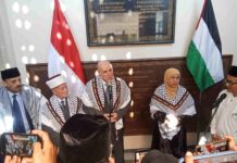 Khofifah Temui 3 Tokoh Palestina di Masjid Al Akbar Surabaya, Jawa Timur Buka Peluang Kerja Sama Khofifah Indar Parawansa bersama tiga tokoh Palestina di Masjid Nasional Al-Akbar Surabaya
