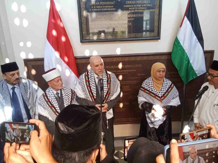 Khofifah Indar Parawansa bersama tiga tokoh Palestina di Masjid Nasional Al-Akbar Surabaya