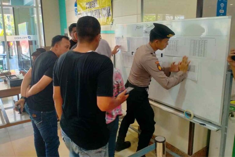 Kmp Virgo Transport 8 Hilang Kontak, Posko Informasi Dibuka Di Pelabuhan Tanjung Perak Surabaya