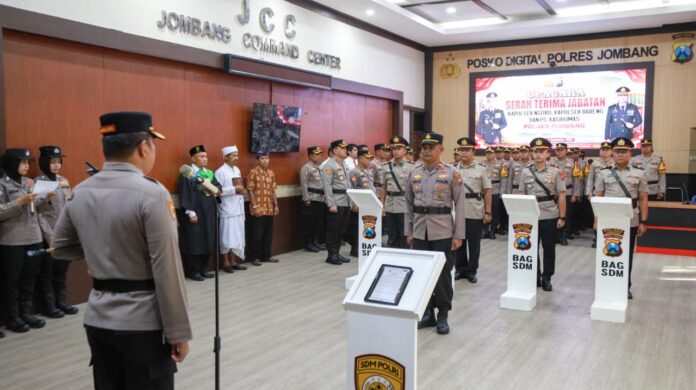 Kapolres Jombang memimpin Sertijab sejumlah pejabat Polres Jombang