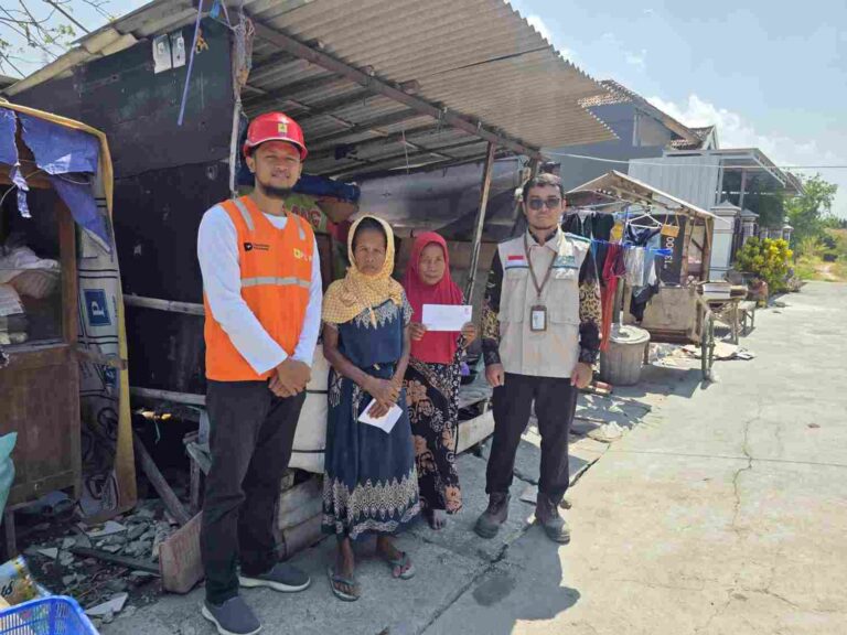 Hari Kesaktian Pancasila, Ybm Pln Up3 Madura Bantu Pendidikan Siswa Dan Santuni Lansia Di Sampang