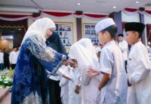 Jelang Hari Jadi ke-81 Jatim, Khofifah Titip Doa kepada 81 Anak Yatim di Gedung Negara Grahadi Surabaya