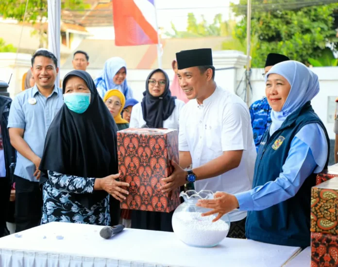 Pasar murah ke-166 di halaman Kantor Kecamatan Pacitan, Kabupaten Pacitan
