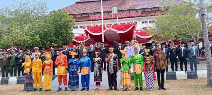 gubernur-khofifah-sumpah-pemuda-jatim-pamekasan-2026 Gubernur Khofifah memimpin upacara Sumpah Pemuda ke-98 Jawa Timur di Pamekasan