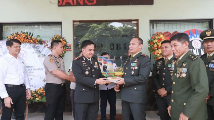 kapolres-jombang-hut-ke-81-tni Kapolres Jombang Yanto Mulyanto beri kejutan HUT ke-81 TNI