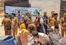 Empat Bulan Krisis Air, Warga Desa Langsar Sumenep Terpaksa Rogoh Rp80 Ribu per Pikap krisis air Langsar Sumenep
