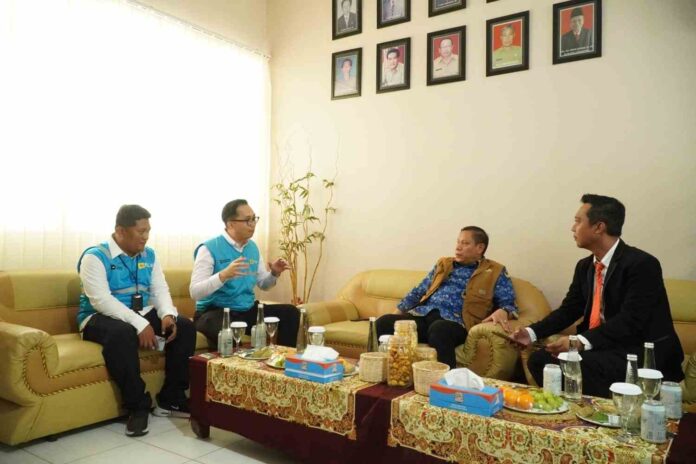 pln-up3-madura-hari-sumpah-pemuda-tka-pamekasan PLN UP3 Madura meninjau kesiapan listrik TKA di Pamekasan pada Hari Sumpah Pemuda 2026.