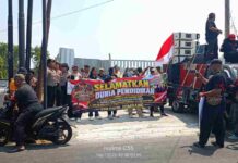 PT JPN Jombang Disegel, Bau dan Bising Ganggu SMPN 4, Warga Geruduk Pemkab